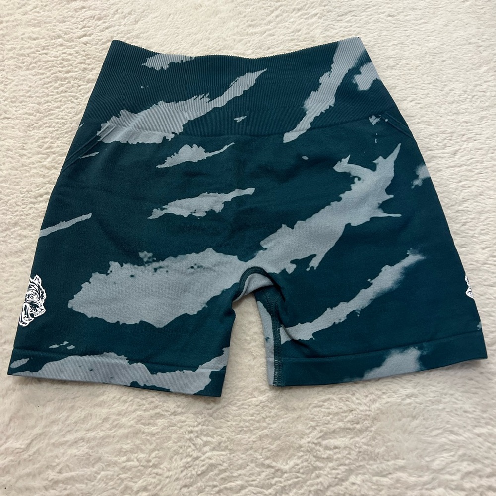 WOLVES FOREVER EVERSON SEAMLESS "HUXLEY" SHORTS IN DARC OCEAN NATIVE CAMO
